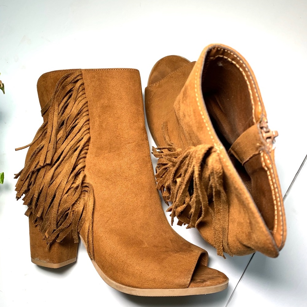 Big Buddha Suede Booties Heeled Fringe Tan Size 9